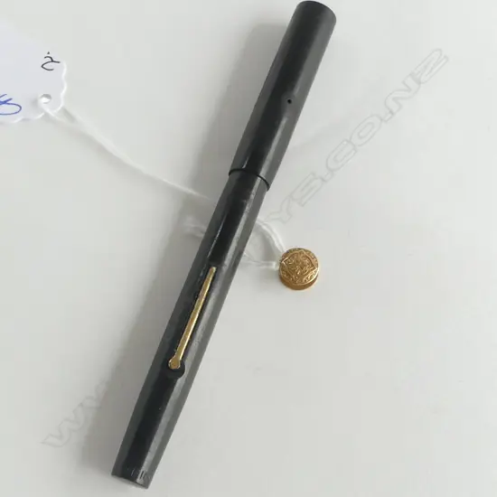 15ct GOLD STUD 0.82GMS + FOUNTAIN PEN W 14ct GOLD NIB cap missing clip
