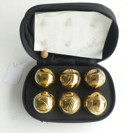 SMALL BOULE SET portable in fitted case