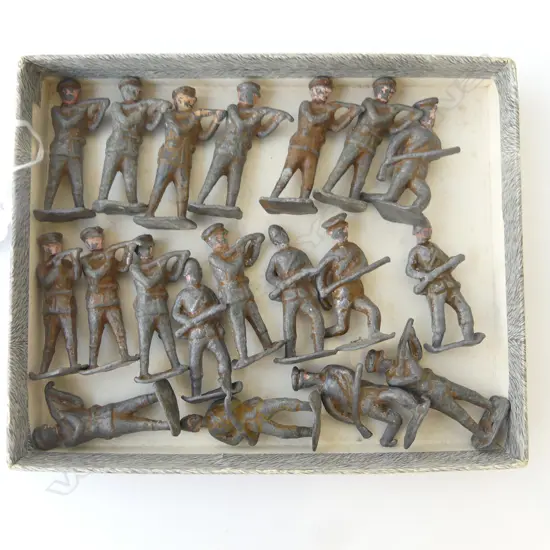 VINTAGE LEAD TOY SOLDIERS 19 PIECES, L.50MM