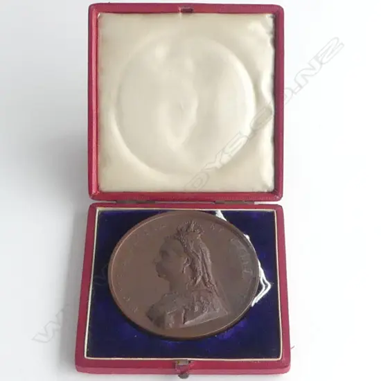 VICTORIA REGINA ET IMPERATRIX MEDAL 80mm dia, CASED