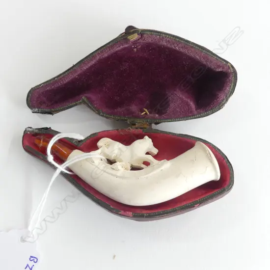 CASED MEERSCHUAM PIPE CARVED HORSE  L95MM