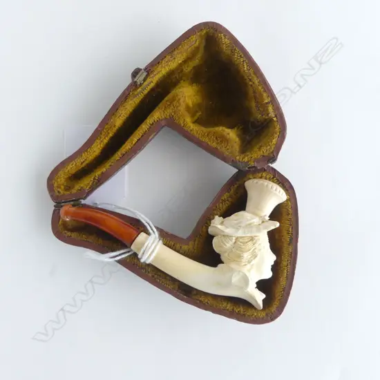 MEERSCHUAM CASED LADY PIPE WITH AMBER MOUTH PIECE L90MM