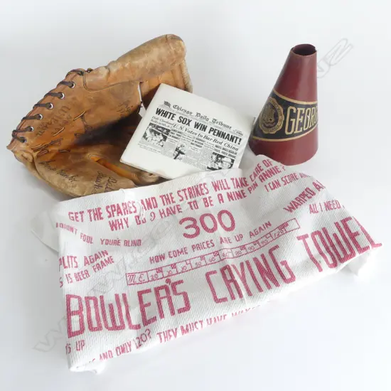 4 VINTAGE BASE BALL ITEMS GLOVE  MEGA HORN H150MM TILE & BAR CLOTH