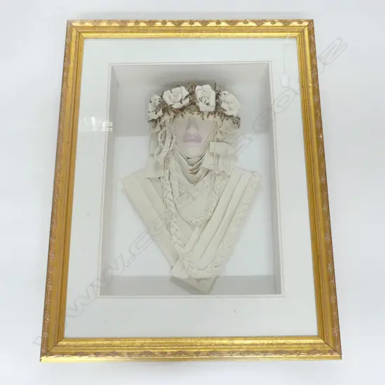 LG 3D ARTWORK - WHITE BUST 880x660mm overall