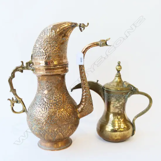 2 ETHNIC COPPER JUGS H.350 / 240mm