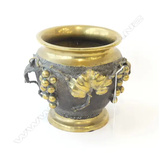 OLD HEAVY CHINESE BRONZE / BRASS VASE WITH APPLIED GRAPE BUNCH & LEAVES. H.170mm