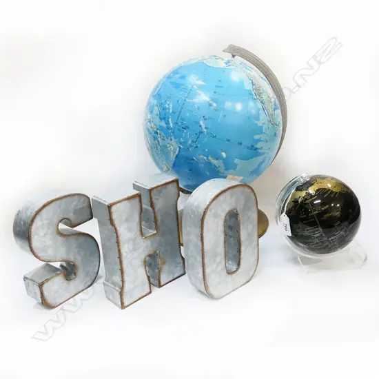 3 METAL LETTERS 'O,H,S' H.180mm, 2 GLOBES 1 FAULTED