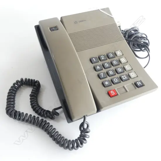 VINTAGE DANISH PHONE 1976, DESIGNED BY JACOB JENSEN head designer for Bang Olufsen