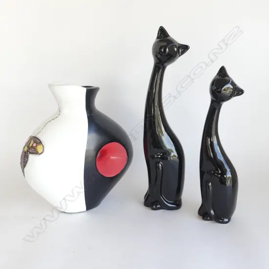2 BLACK GLAZED CATS H.375, 310mm + ABSTRACT VASE H.270mm
