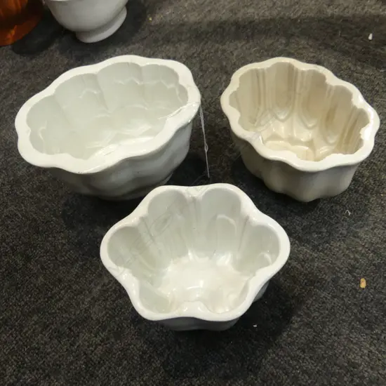 3 CERAMIC JELLY MOULDS (1 DULL SOUNDING) W.170mm