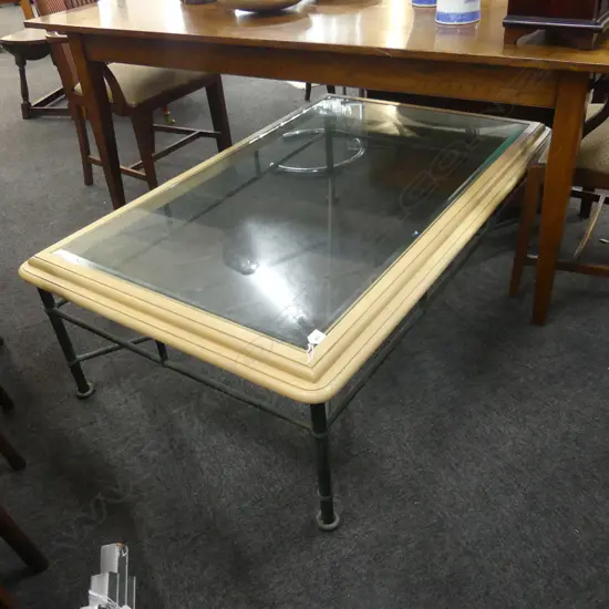 LG GLASS TOPPED COFFEE TABLE 1390x900x450mm