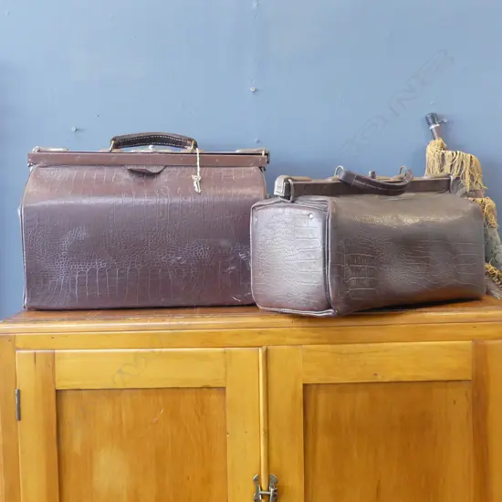 2 VINTAGE DOCTORS BAGS W.460mm