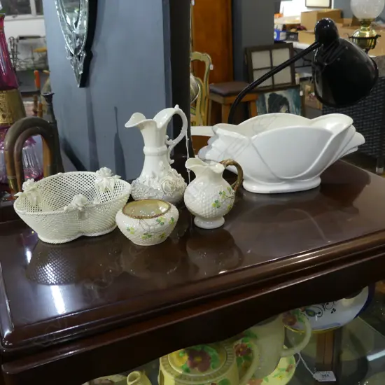 4 PCES BELLEEK (3 BLACK LABEL) + ENGLISH VASE W.295mm