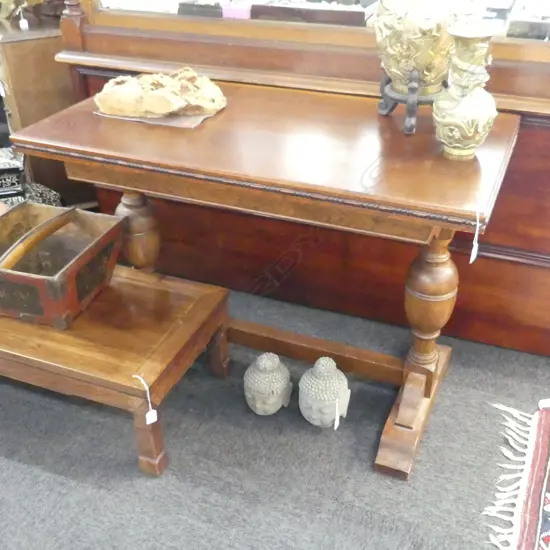 OAK HALL TABLE 1070x550x750mm