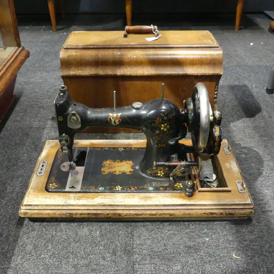 ANTIQUE SEWING MACHINE