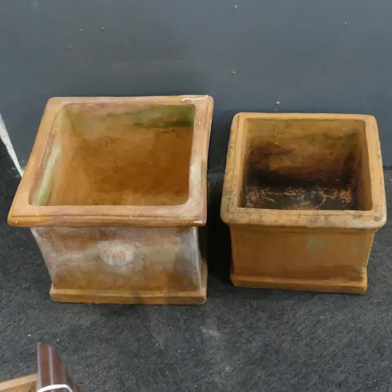 2 SQUARE TERRACOTTA GARDEN POTS 400x400x330mm