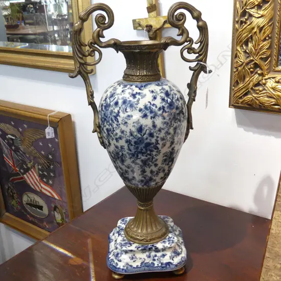 LG B/W CERAMIC URN w. METAL HANDLES H.470mm