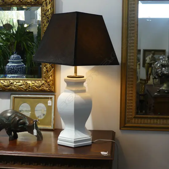 WHITE PAINTED METAL TABLE LAMP BASE H.520mm