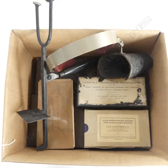 COLLECTION VINTAGE EYE TESTING TOOLS GLASS SLIDES CARDS ETC