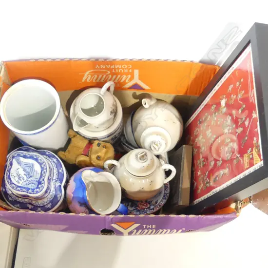 ASST. ORIENTAL ITEMS; B/W VASES ETC