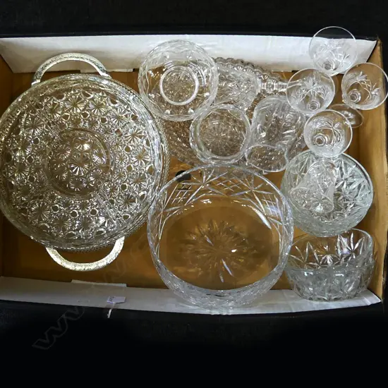 BOX – CRYSTAL INCL. 6 WINE GLASSES, BOWLS, JUGS, AND DIVIDED DISH IN EP STAND