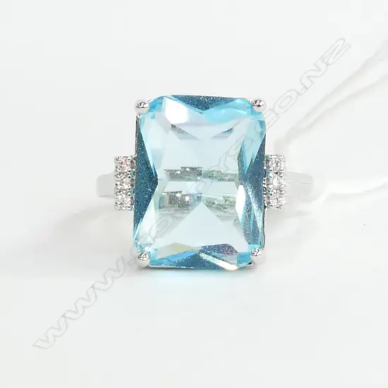 COSTUME RING w BLUE STONE, SIZE LRG