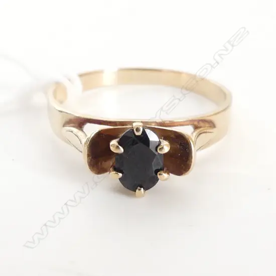 9ct & SAPPHIRE? RING 2.25gms  SIZE Q