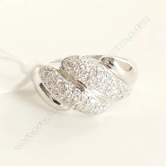 PLATINUM GOLD DIAMOND CLUSTER RING 7.22gms