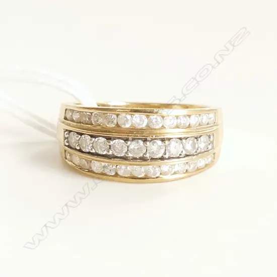 9CT YELLOW GOLD & DIAMOND CHANNEL SET RING 4.9gms