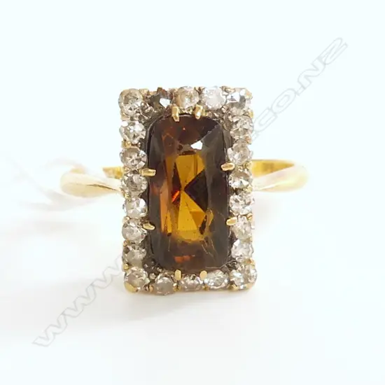 18CT GOLD CITRINE ? & DIAMOND DRESS RING 4.38gms 1 diamond broken/faulted