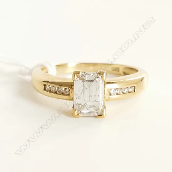 9ct Y/GOLD (APPROX 1 CARAT) EMERALD CUT DIAMOND ( CLARITY ENHANCED)  RING 2.78gms