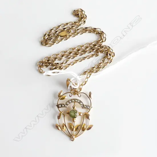 9CT PENDANT ON 9CT CHAIN 7gm