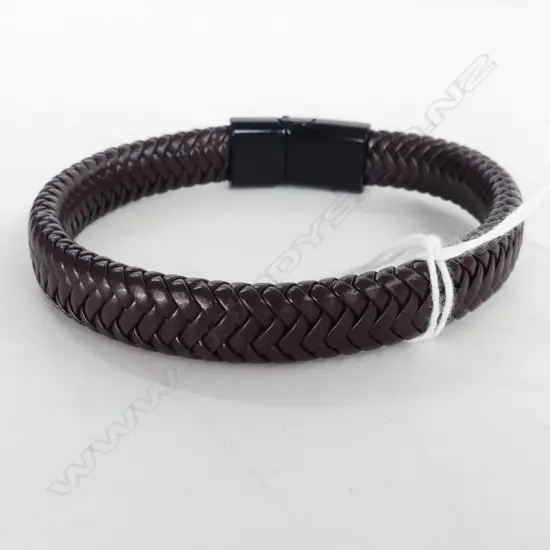 BROWN LEATHER BRACELET WITH SLIDE CATCH