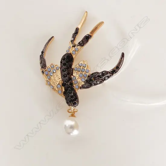 DIAMANTE BLACK WHITE & GOLD SWALLOW BROOCH w PEARL