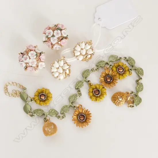 2 PRS FLOWER DECORATED EARRINGS (1 w clip backs) & A SUNFLOWER BRACELET