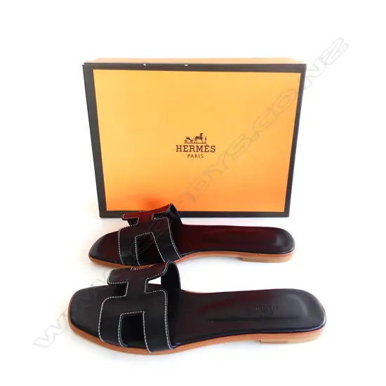 FAUX HERMES WOMENS SANDALS - BLACK SIZE 40 (NEW) WITH HERMES STYLE BOX