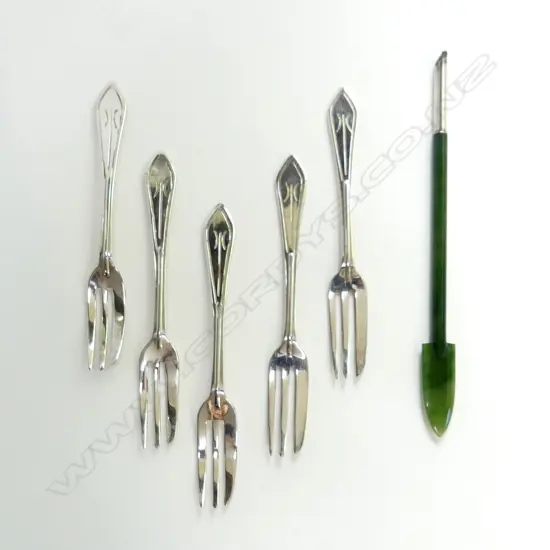 5 NZ S/SILVER CAKE FORKS 32GRMS & SILVER & GREENSTONE PEN