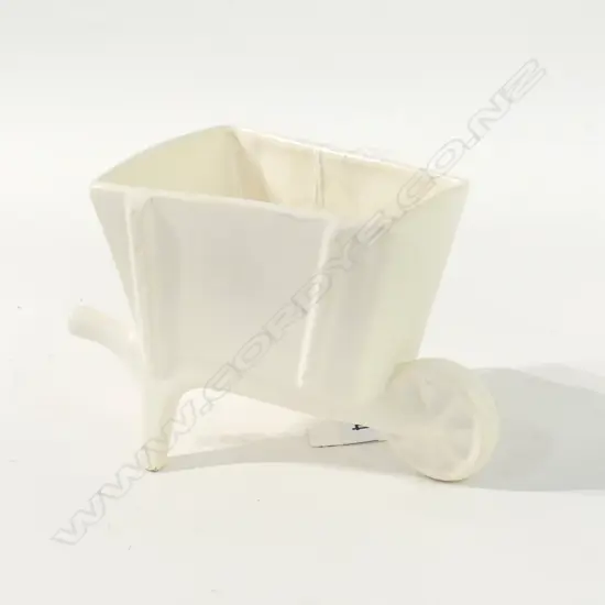 CROWN LYNN WHITE WHEELBARROW NO 214 50S BACKSTAMP, 135X70X80mm