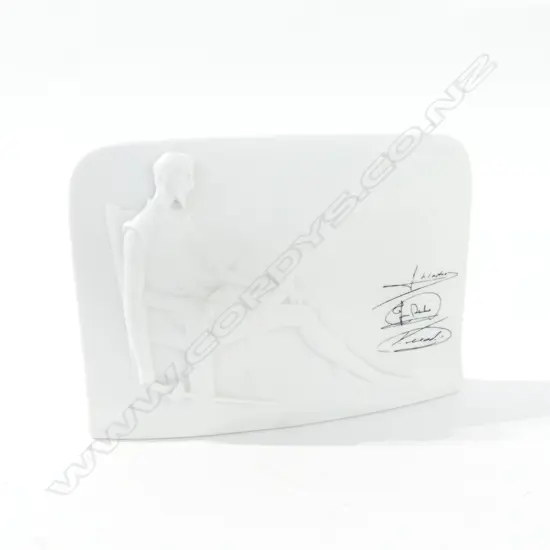 LLADRO COLLECTORS SOCIETY BISQUE PLAQUE STAND L. 15CM