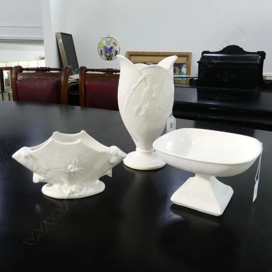 TITIAN STUDIO WHITE CHINA KOWHAI VASE H240MM SPIDER VASE H100MM & COMPORT