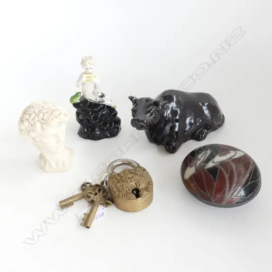 5 COLLECTABLES, LINDA HARRIS POTTERY LIDDED DISH, RESIN HEAD OF DAVID, ORNATE LOCK w keys & REDOLENT COW CERAMIC