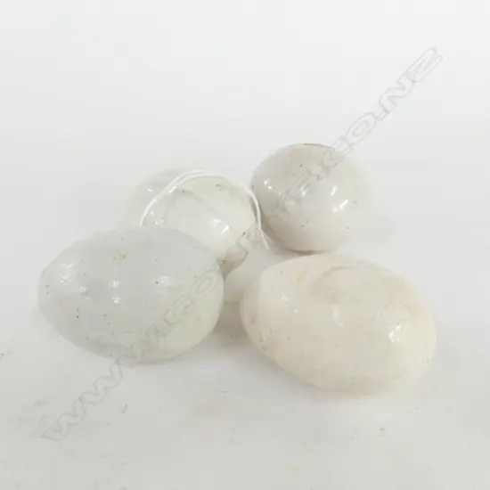 FOUR VICTORIAN IRONSTONE DUMMY HENS LAYING EGGS L. 60MM