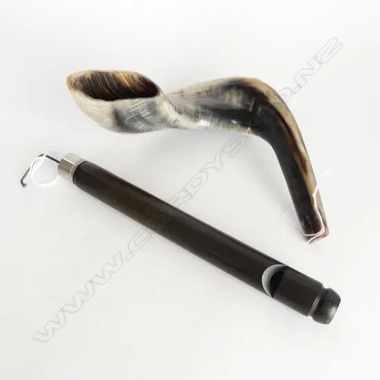 ANIMAL HORN L.250mm + VINTAGE 'SWANEE WHISTLE' L.280mm