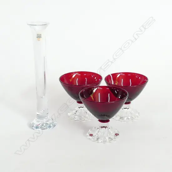 HOLME GAARD STEM VASE, H.200mm, & 3 RED GLASS DESSERT BOWLS
