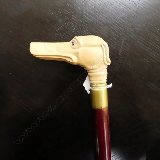 VINTAGE WALKING STICK w. CARVED WOODEN DOG HEAD HANDLE L.920mm