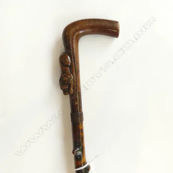 VINTAGE WALKING STICK w. CARVED DOG L.855mm