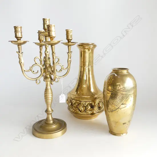 3 BRASS PCES; ORIENTAL VASE w. KOI CARP FISH H.245mm, VASE w. ROSES, 4 ARM CANDELABRA H.420mm
