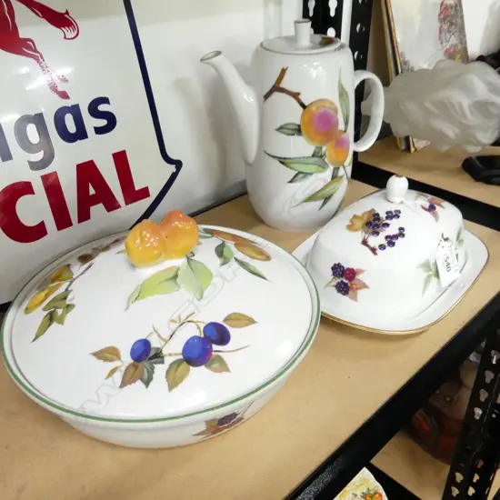 3 PCES ROYAL WORCESTER EVESHAM; VALE LIDDED DISH 215mm dia, BUTTER DISH, TEAPOT