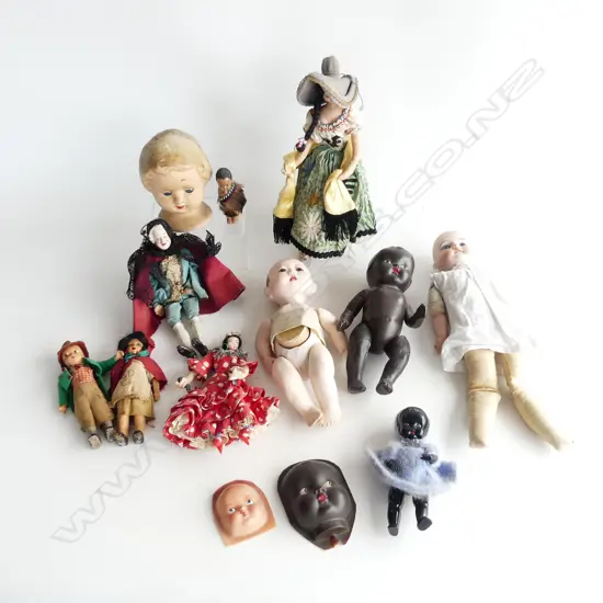 TRAY OF VINTAGE DOLLS