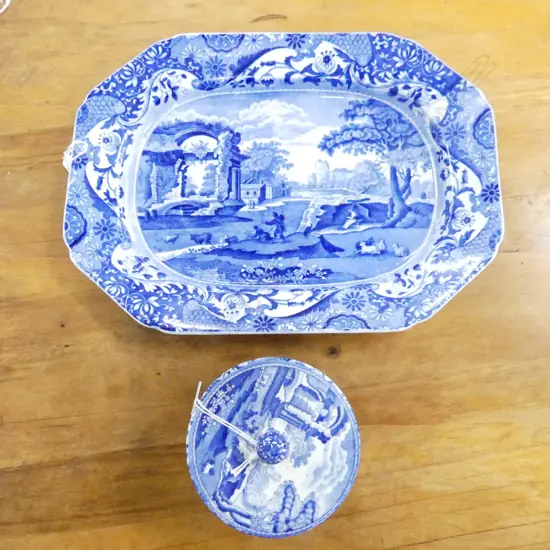 19THC SPODE OCTAGONAL BLUE & WHITE CASTLE ASHETTE (L.370mm) WITH MATCHING LIDDED CIRCULAR JAR, H.110mm